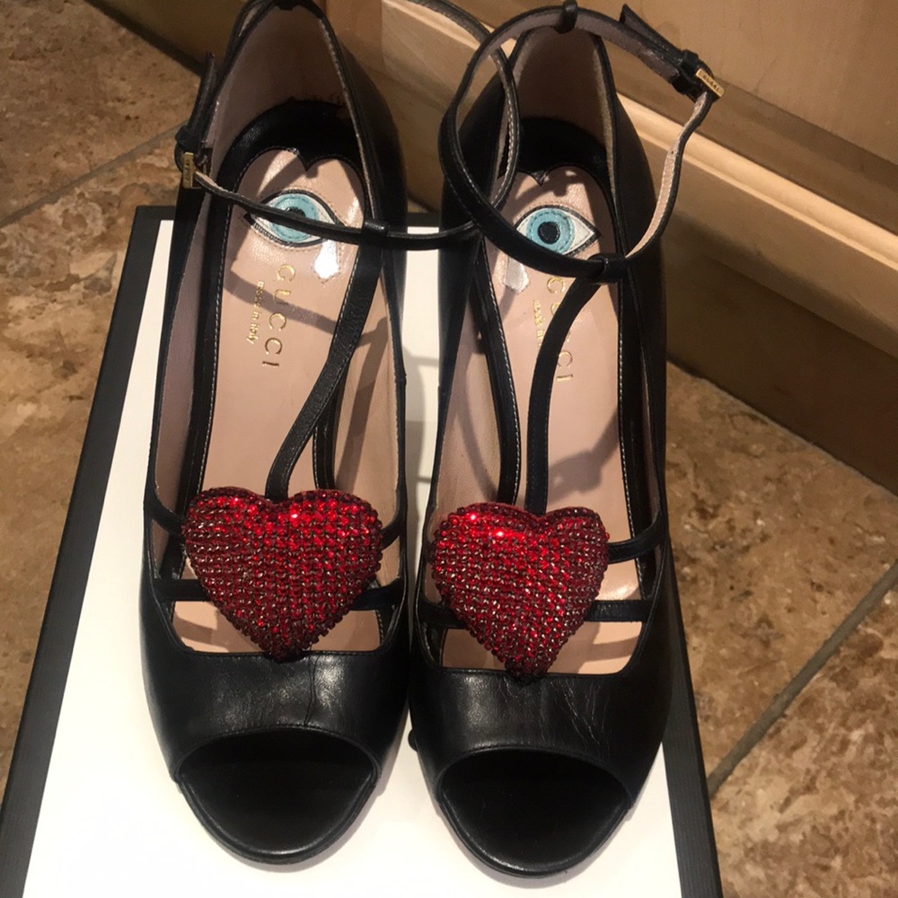 Gucci pumps authentic